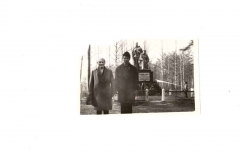 фото-родных-у-могила-Василия